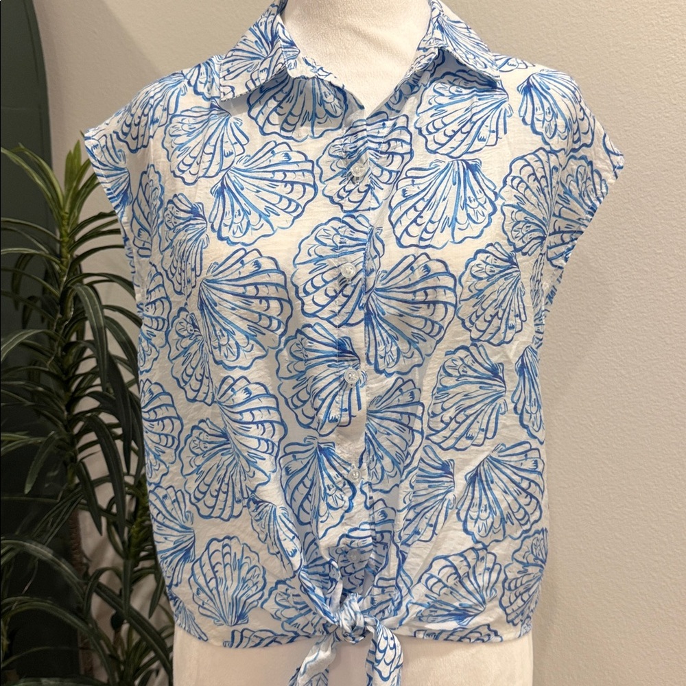 Haver & Blair Sleeveless Top Blue and White Shell Pattern Lightweight Summer S